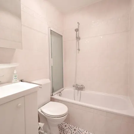 Bright With Terrace In Oostduinkerke, Cleaning Included Apartment *